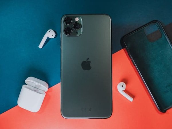 Quelle méthode pour augmenter la sensibilité de l'écran tactile sous des conditions climatiques extrêmes sur un iPhone 11 Pro Max?